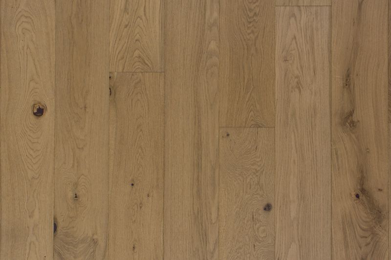 Superficie de tablón de madera de color marrón claro con nudos y vetas visibles.
