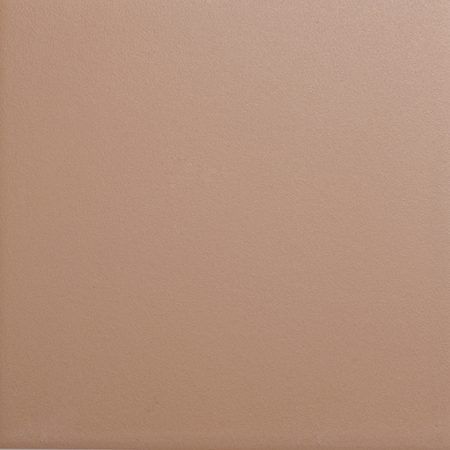 Pared lisa de color beige con una textura sutil y un zócalo en la parte inferior.