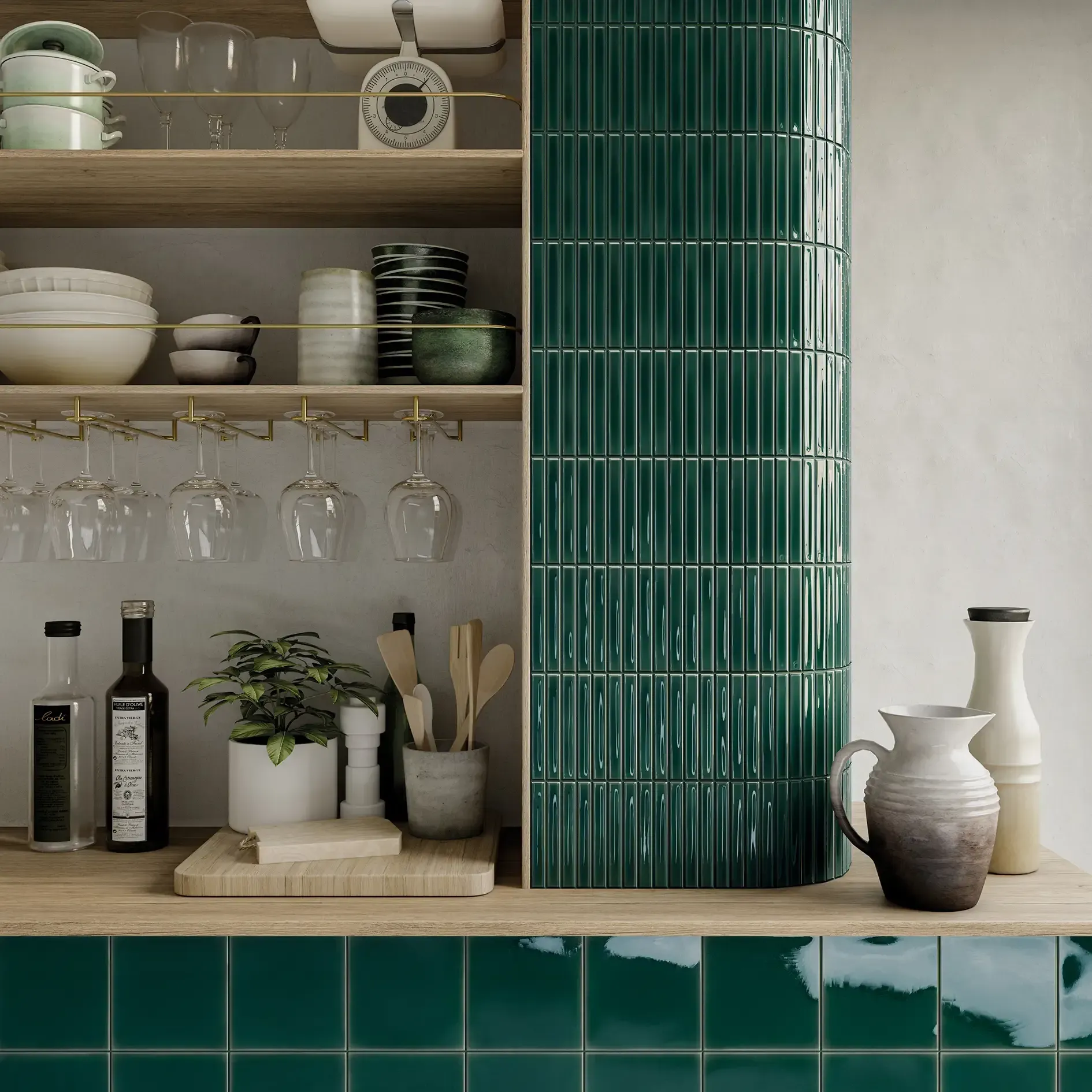 Estantería de cocina con azulejos color turquesa, cuencos apilados, vasos colgantes, plantas y botellas.