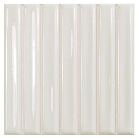 Baldosa cerámica vertical de color blanco roto brillante con relieves.
