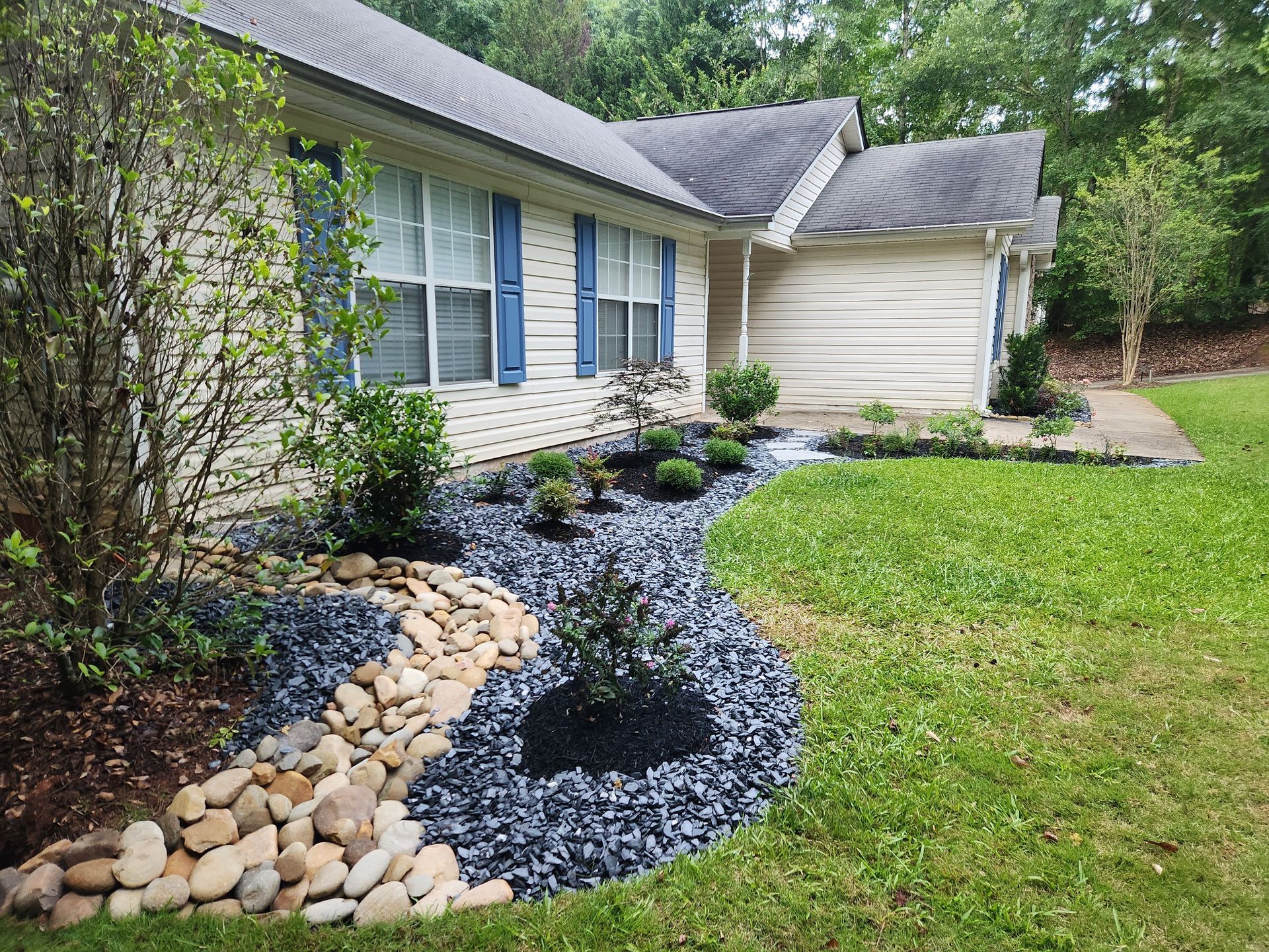 Mix of Materials for Draininge and Weed Control