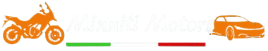 Moto e auto con linee verdi e rosse, che probabilmente indicano delle scelte.