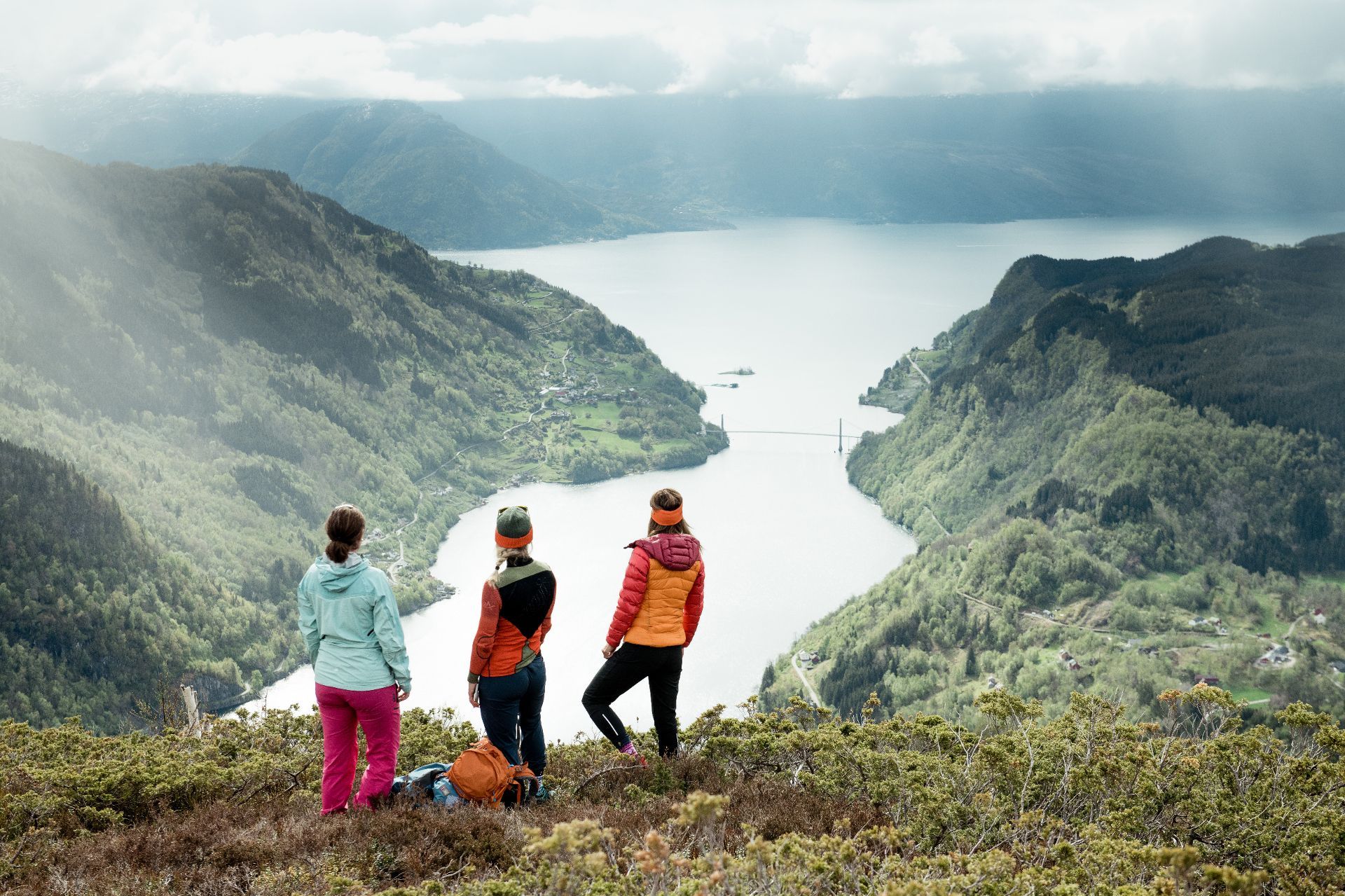 People on a viewpoint in Fyksesund, Hardangerfjord.