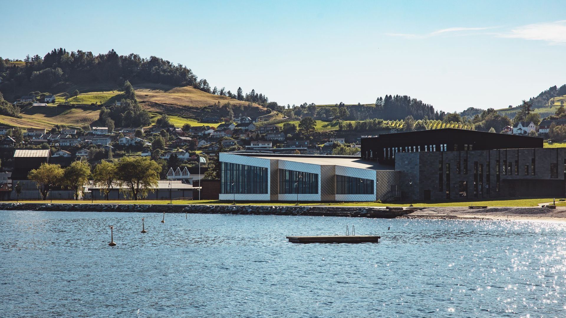 Hardangerbadet and Hardangerfjord Hotel in Øystese