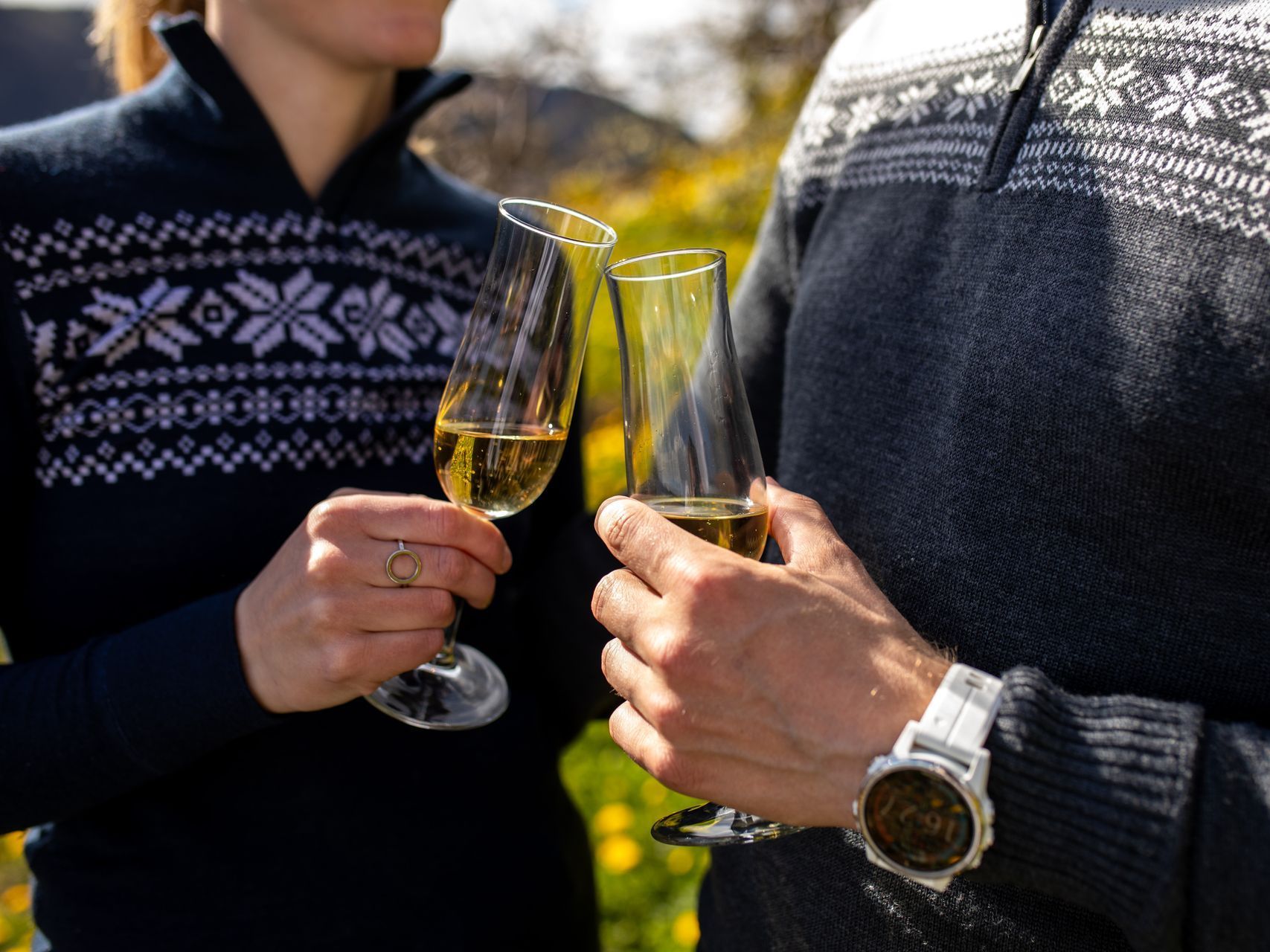 Tasting cider from Hardanger in the orchard at Steinstø fruit farm. Photo: Thea Brønlund