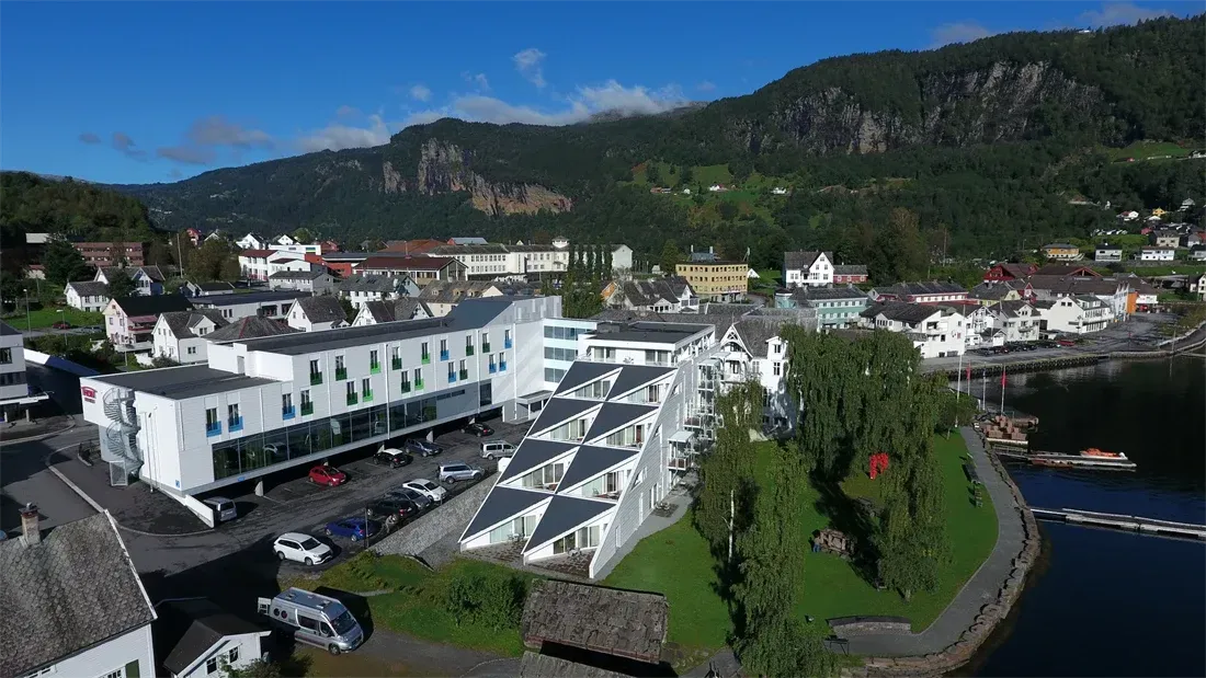 The facade of Thon hotel Sandven in Norheimsund.
