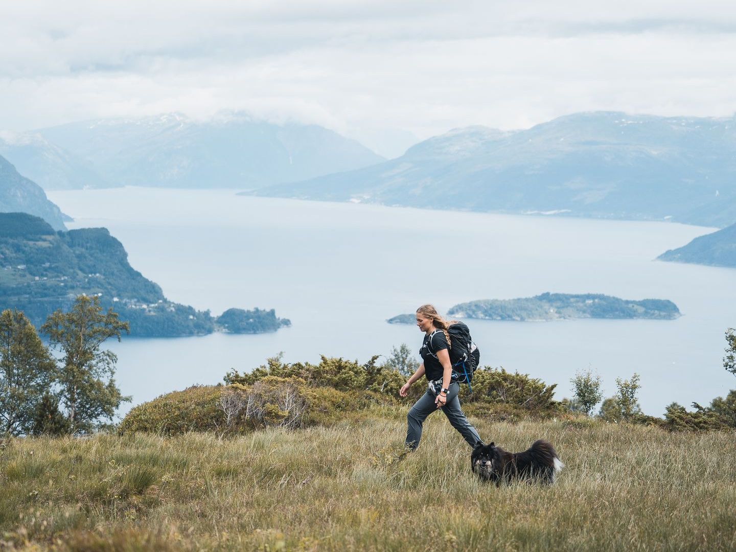 Hiking to Hellefjellet in Norheimsund. Copyright Visit Hardangerfjord