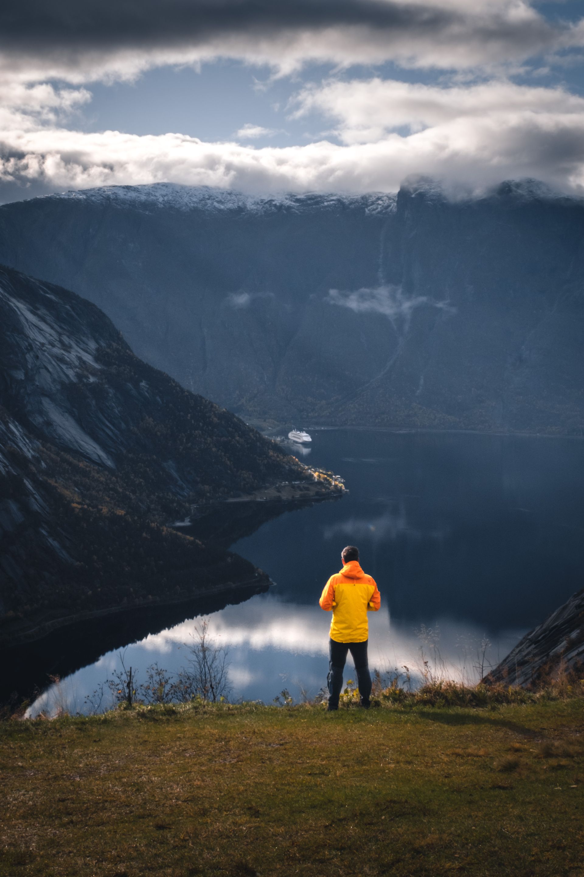 The view from Kjeåsen mountain farm in Eidfjord.