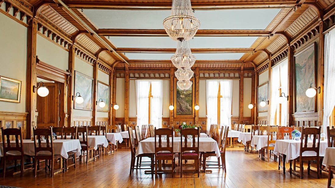 The dining room in the venerable Thon Hotel Sandven in Norheimsund