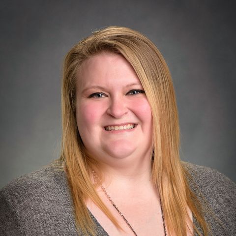 Jenny Segle headshot