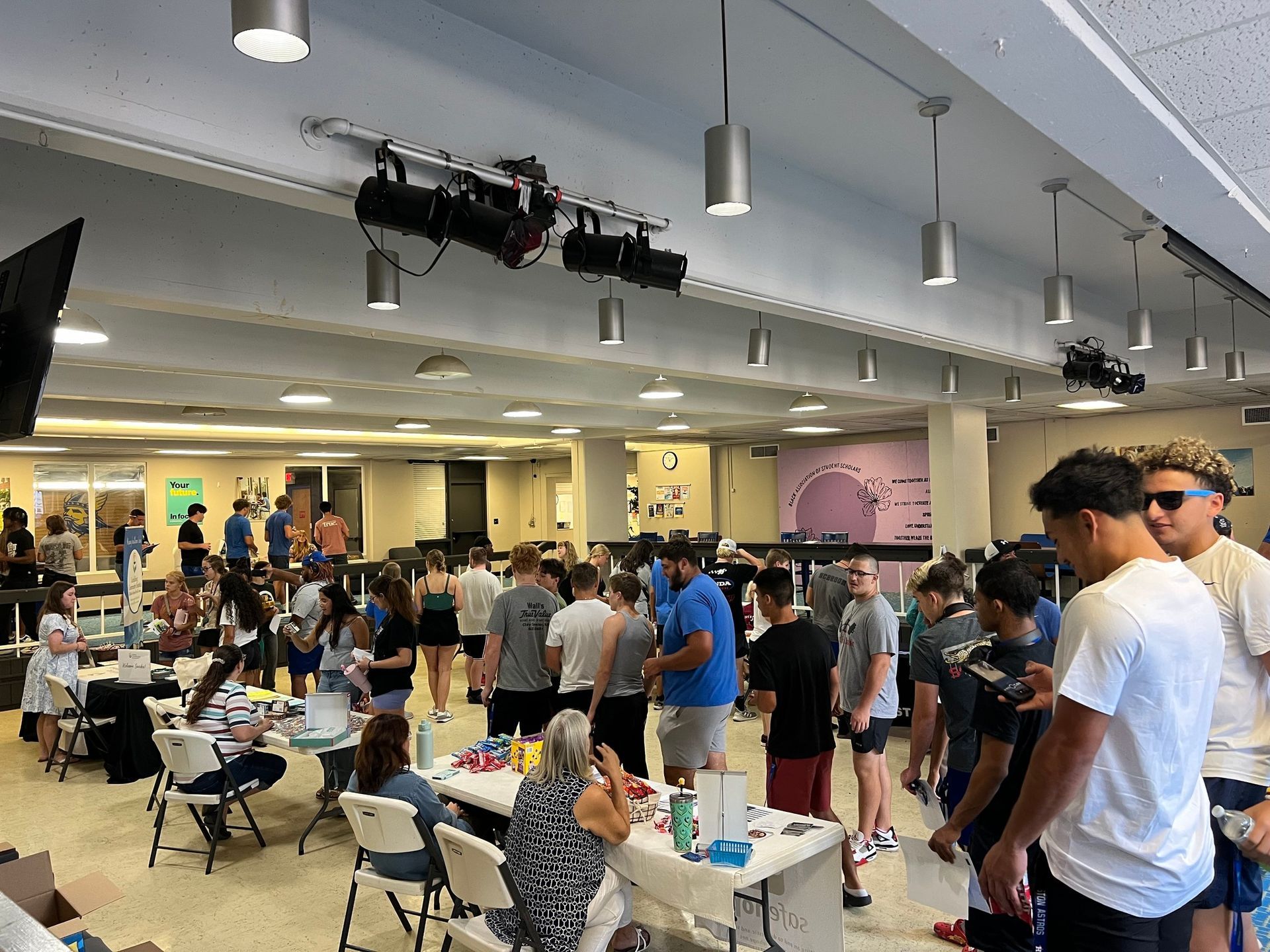 Students at the involvement fair