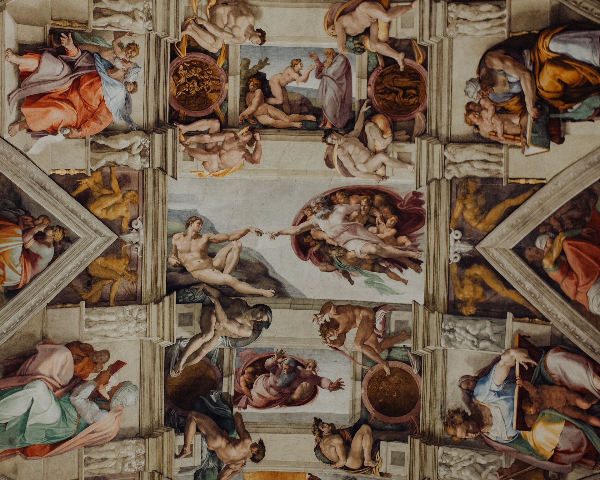 Il soffitto della Cappella Sistina di Michelangelo, raffigurante Dio che crea Adamo.