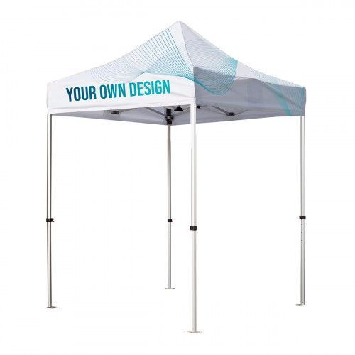 Tenda a baldacchino bianca a scomparsa con la scritta "IL TUO DESIGN" stampata sulla mantovana.