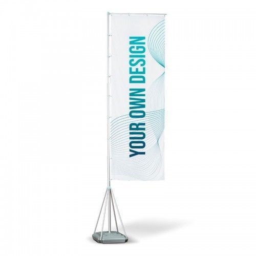 Espositore pubblicitario alto e bianco con scritta turchese "YOUR OWN DESIGN" e motivo astratto a onde.