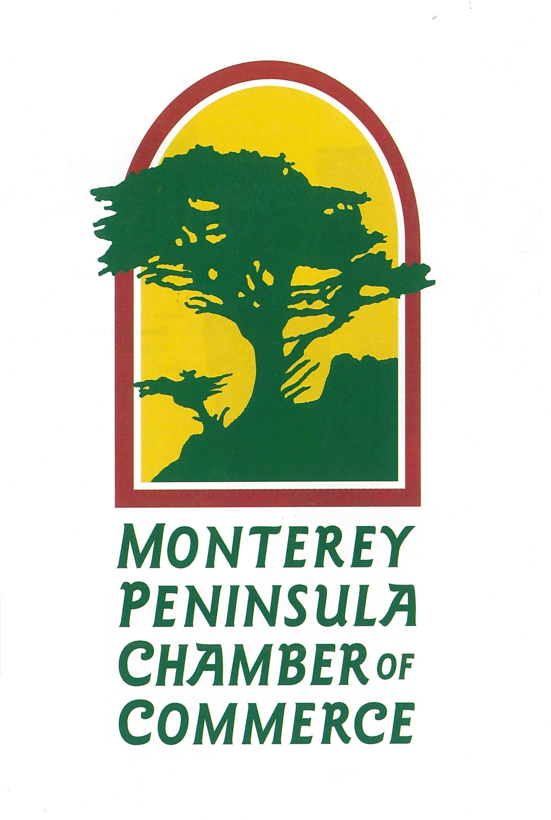 Logo della Camera di Commercio della penisola di Monterey con la sagoma di un albero verde in un arco giallo.