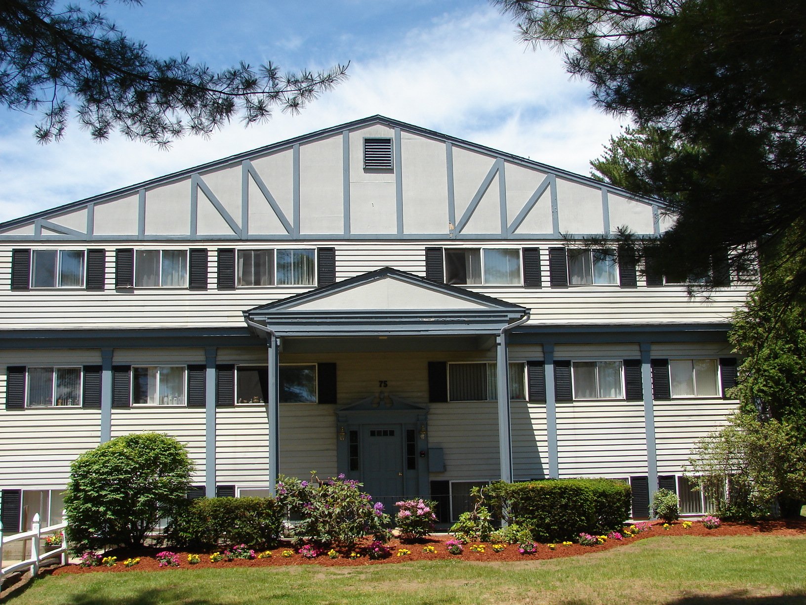 Londonderry, NH Apartments near Derry The Woodlands