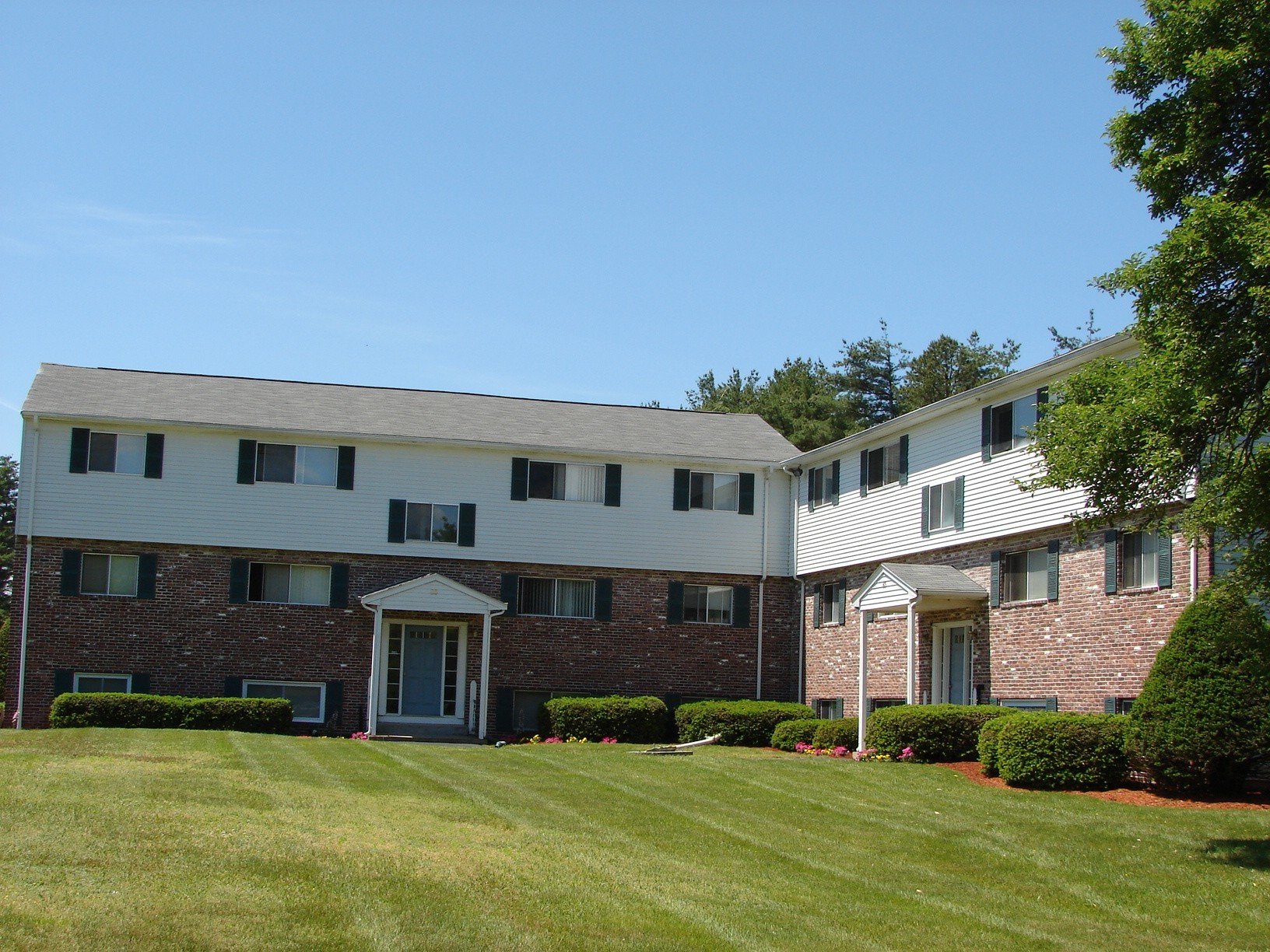 Londonderry, NH Apartments near Derry The Woodlands