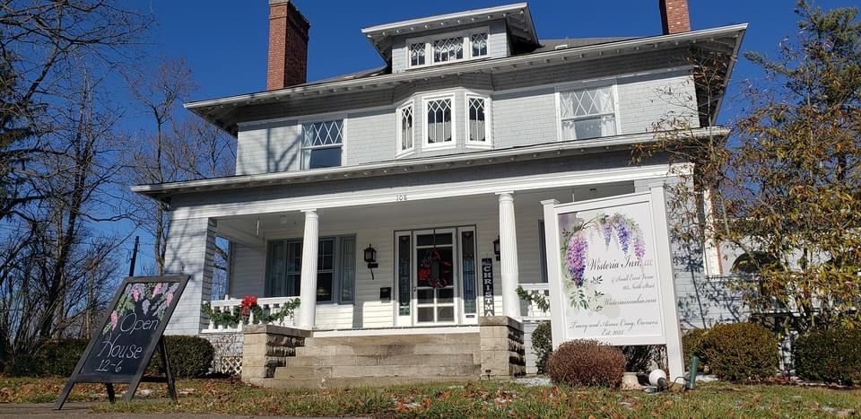 a white house with a sign in front of it that says ' southern belle '