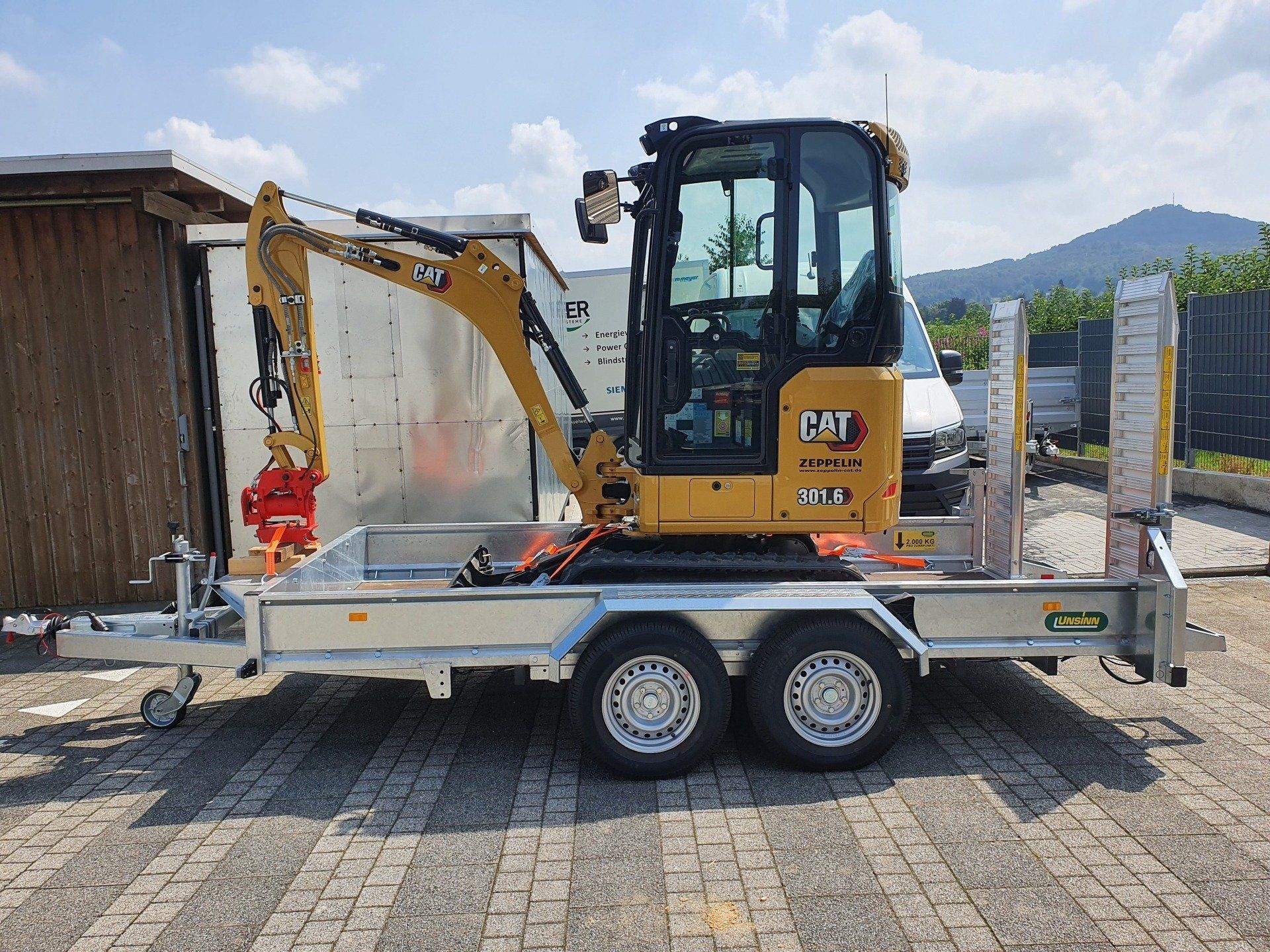 Baumaschinentransporter