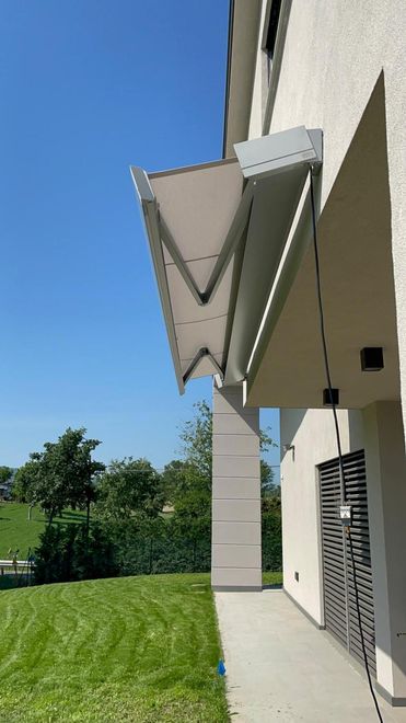 tenda da sole in alluminio con bracci retrattili