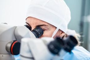 controllo della vista dell'oculista a Monza