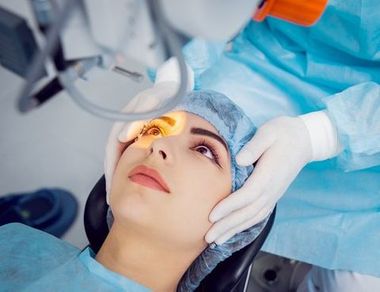 intervento oculistico con laser dall'oculista di Monza