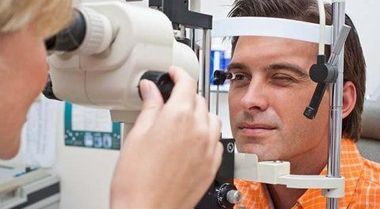 esame oculistico del medico oculista di Monza