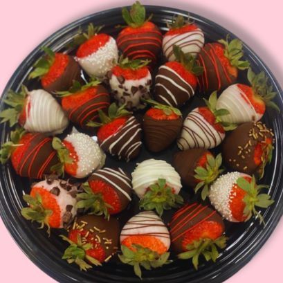 A tray of fruit is arranged in a rainbow pattern