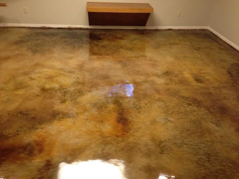 Metallic epoxy floor with swirled gold, brown, and amber hues.