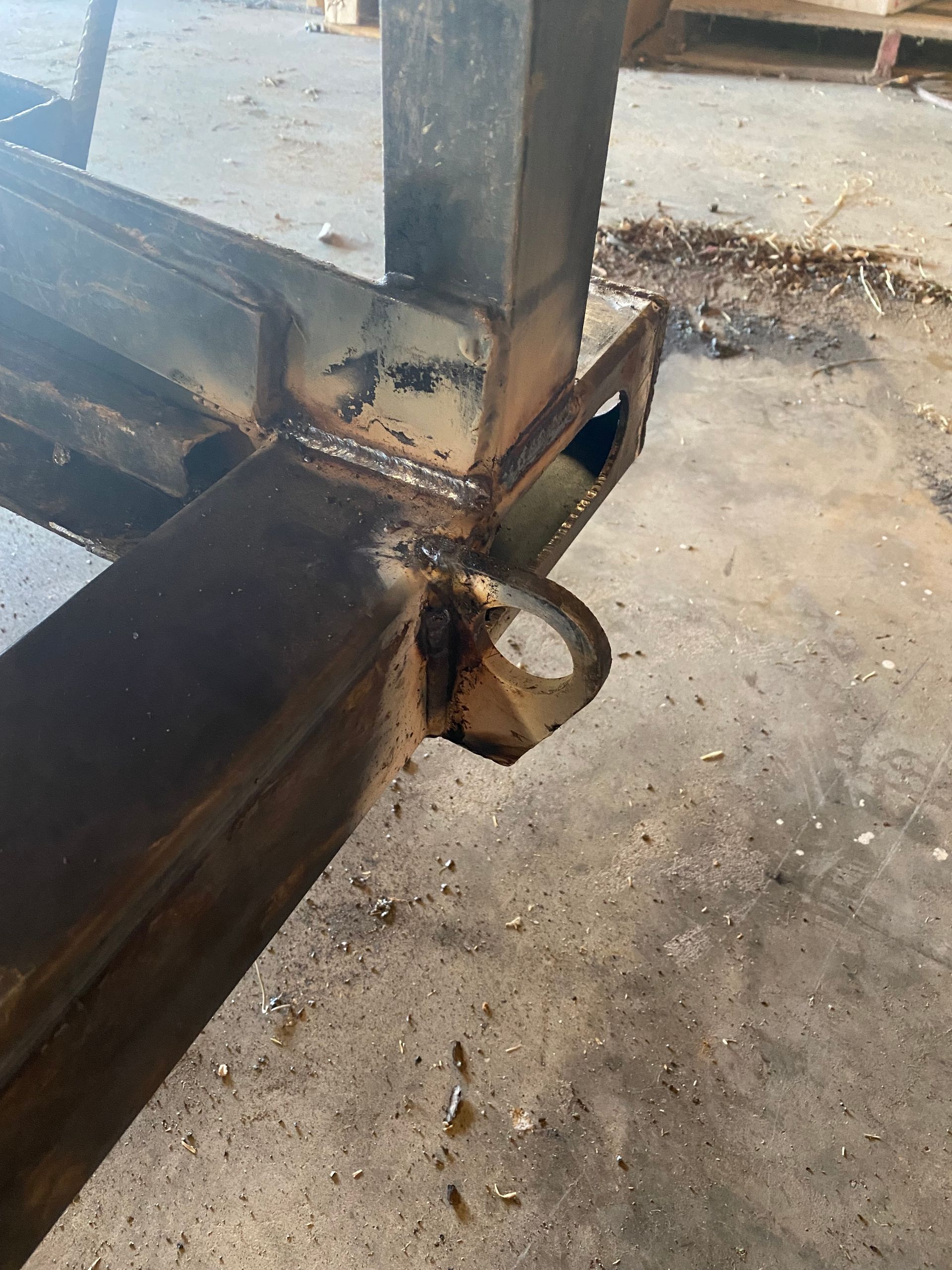 a piece of metal is sitting on the ground in a garage .