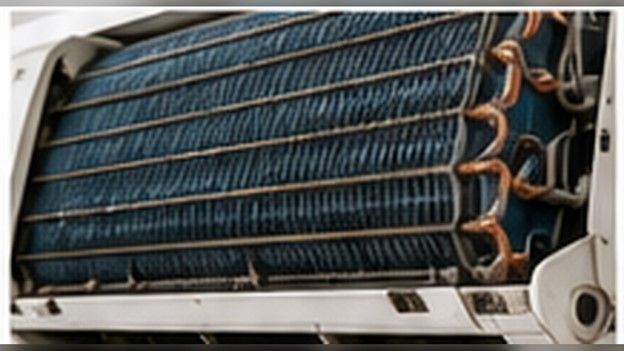 Serpentín evaporador limpio de un minisplit, condición necesaria para mantener el flujo de aire y la transferencia de calor.