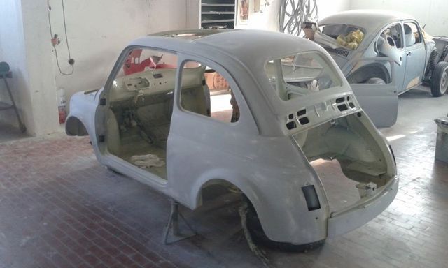 Verniciatura di Fiat Cinquecento d'epoca