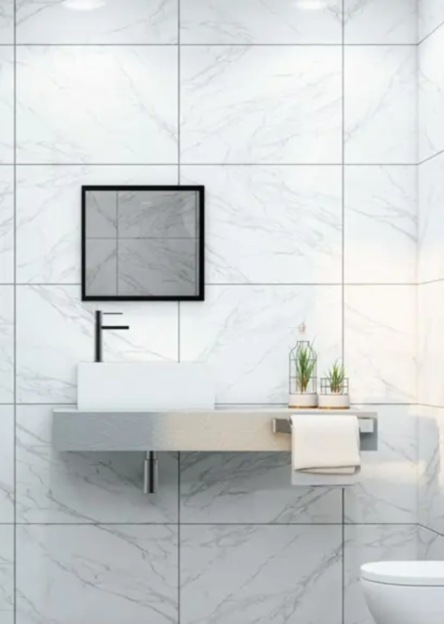 Baño moderno con azulejos de mármol blanco, lavabo suspendido, espejo y grifo cromado