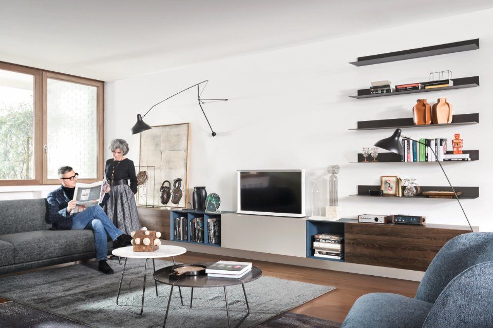 Zona giorno arredata in stile moderno