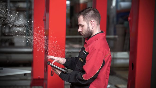dipendente di agenzia di noleggio auto