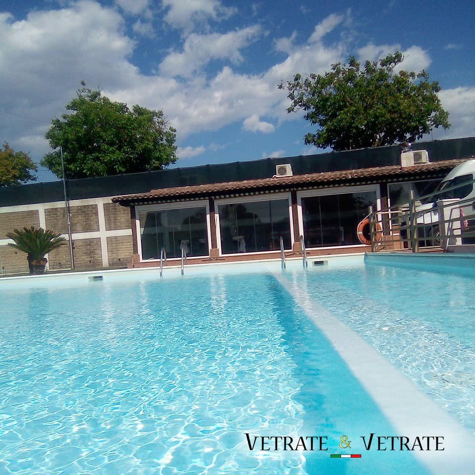 Vetrate panoramiche per piscina