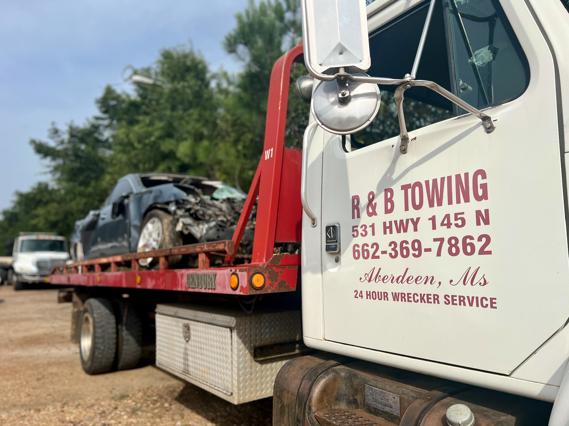 Ricky Honeycutt C/O R & B Towing logo