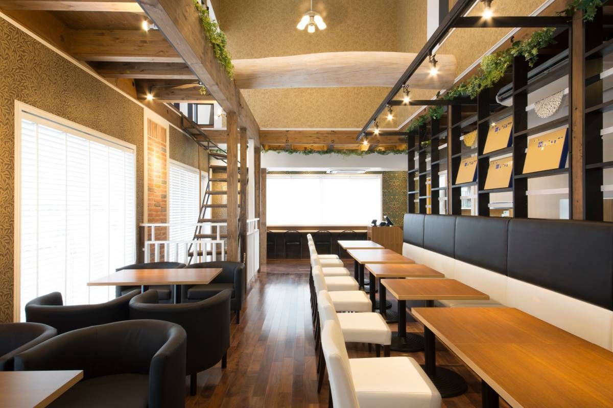 Modern boho restaurant with white and black color scheme sporting white window blinds