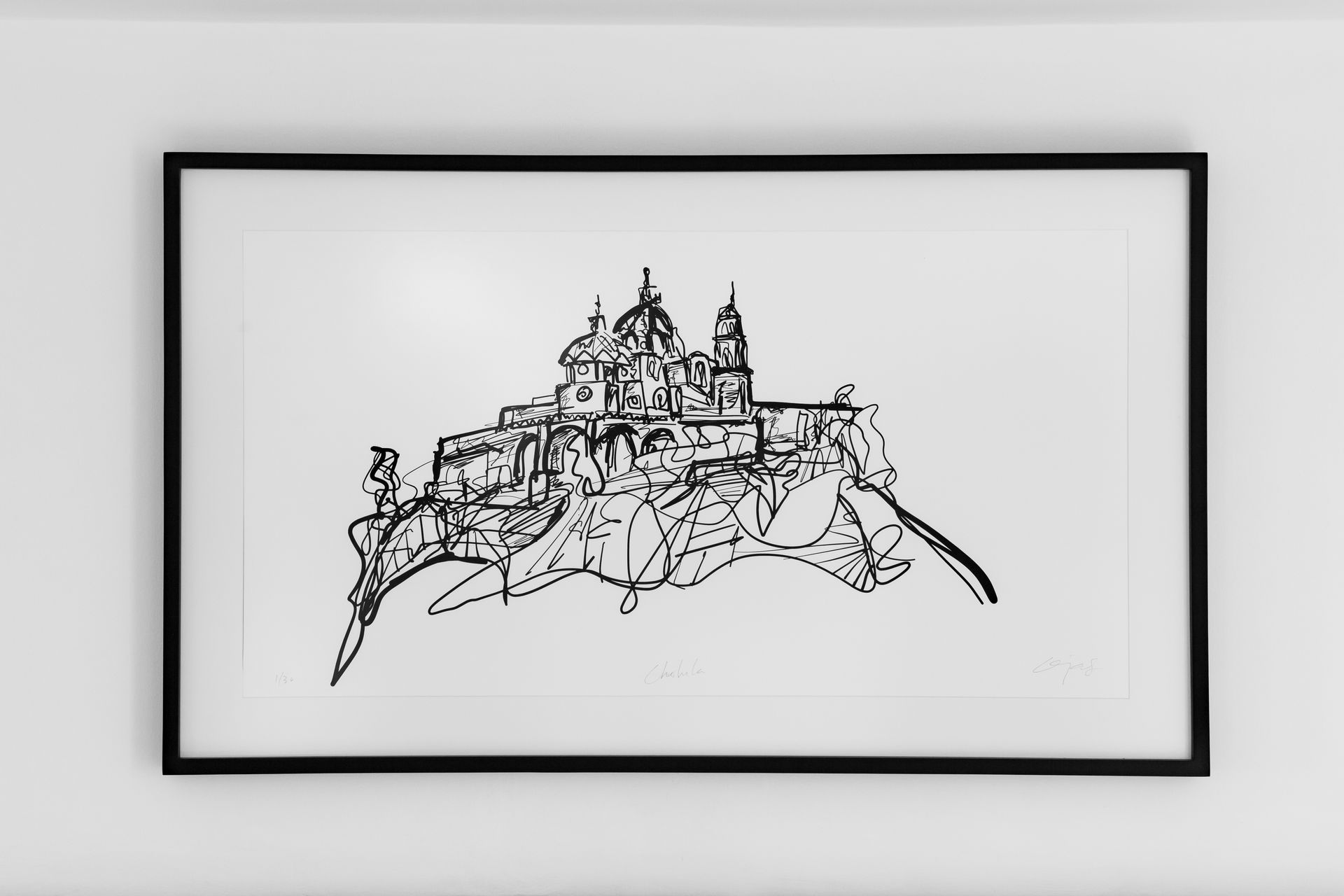 Un dibujo en blanco y negro de un castillo colgado en una pared.