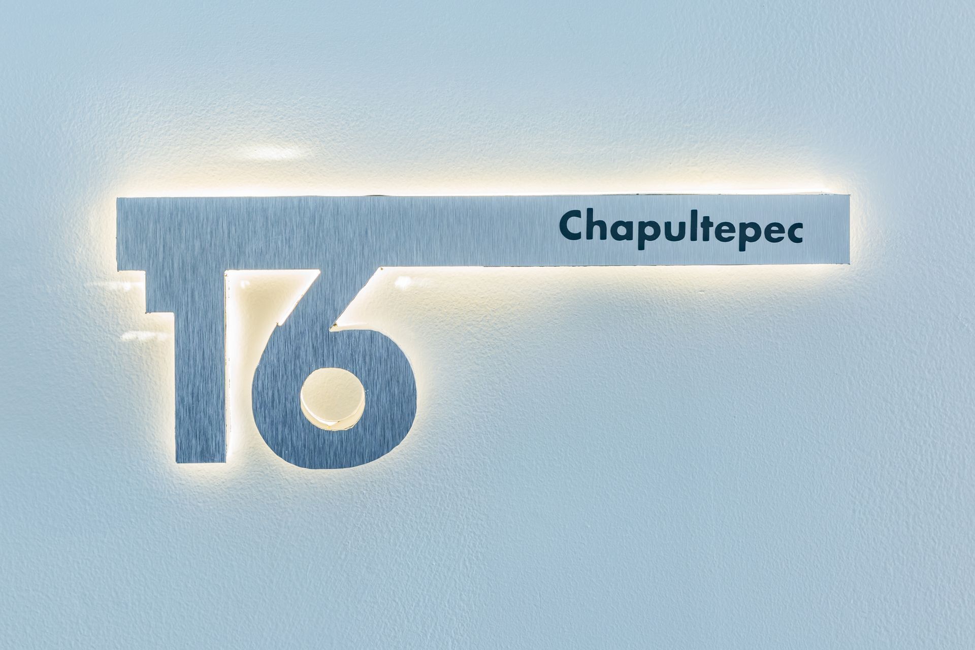 Un cartel que dice Chapultepec.