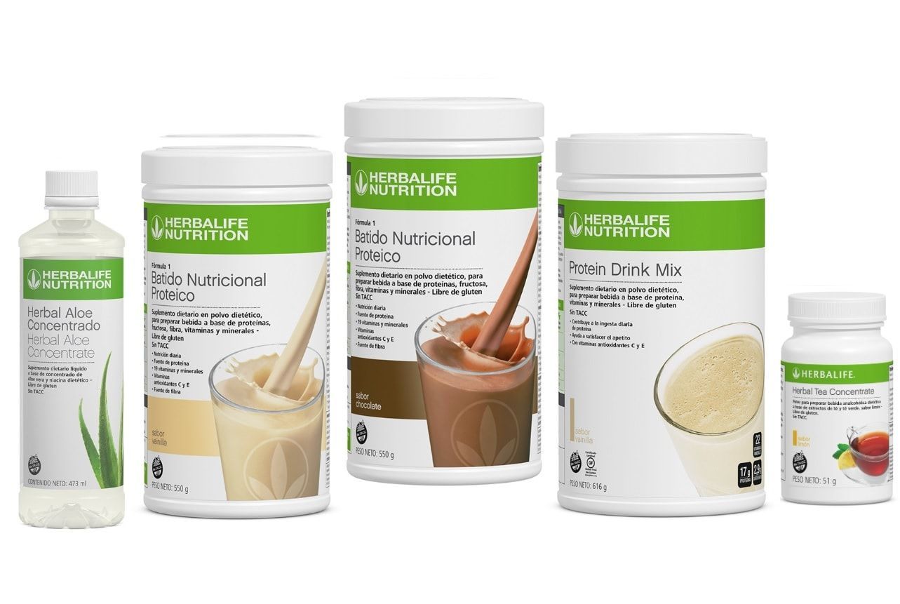 Cinco productos de Herbalife Nutrition: bebida de aloe, mezclas para batidos y una botella de suplemento.
