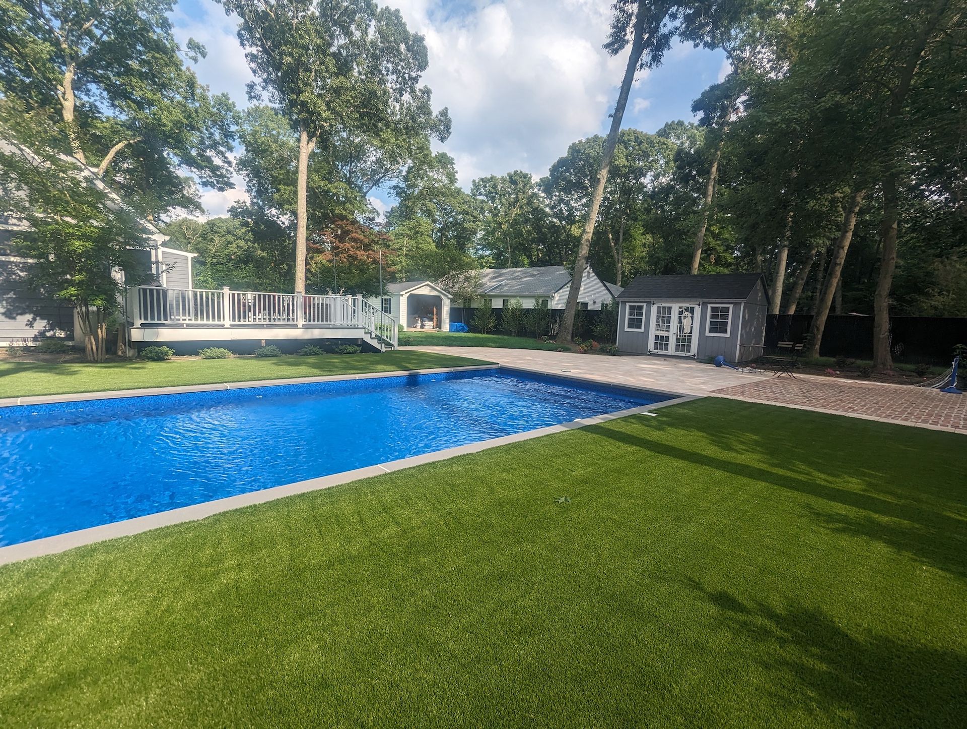 synthetic grass install around pool