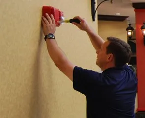 man installation fire alarm