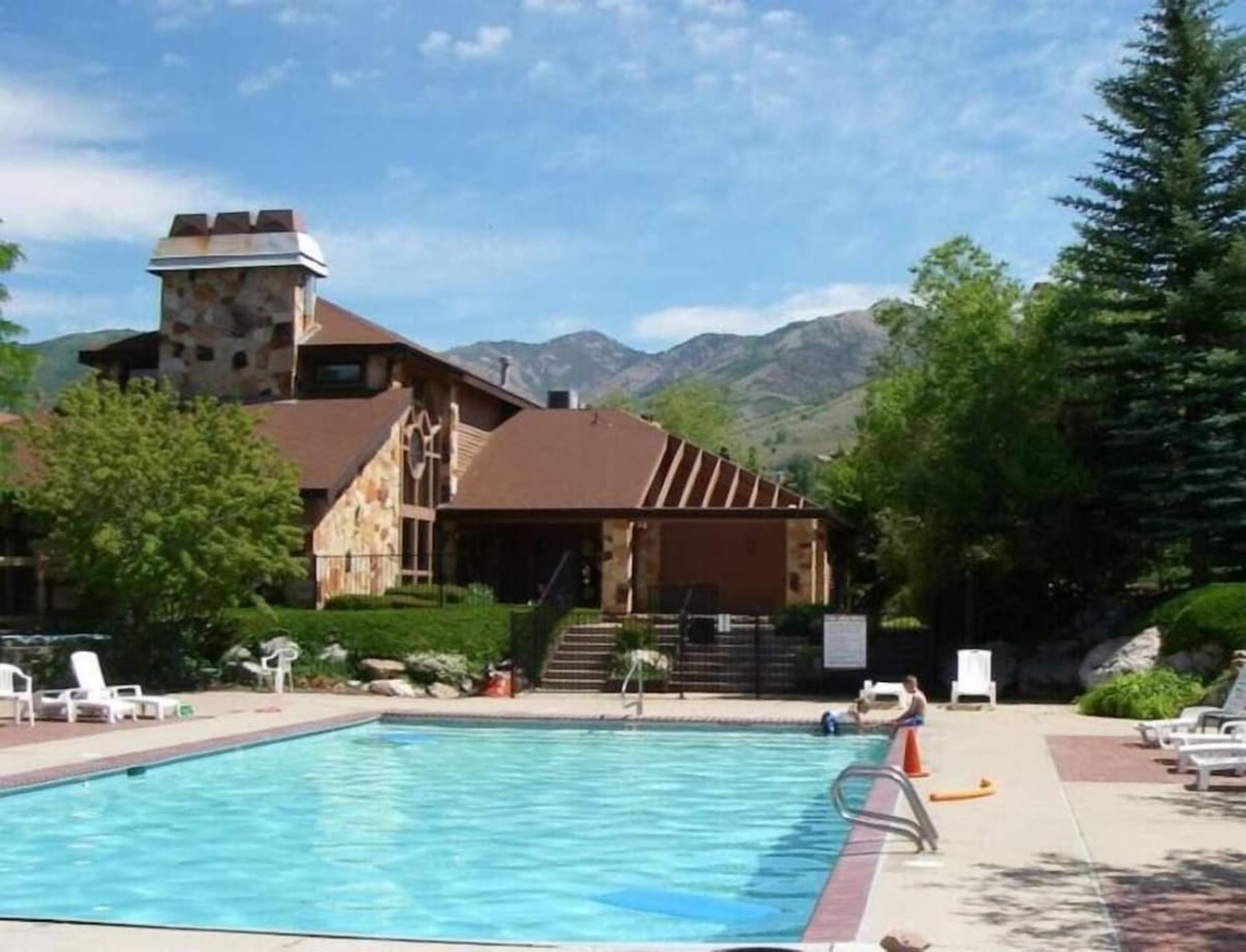 Seasonal Pool at Wolf Lodge in Wolf Creek Resort