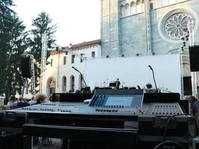 Mixer per concerto all'aperto