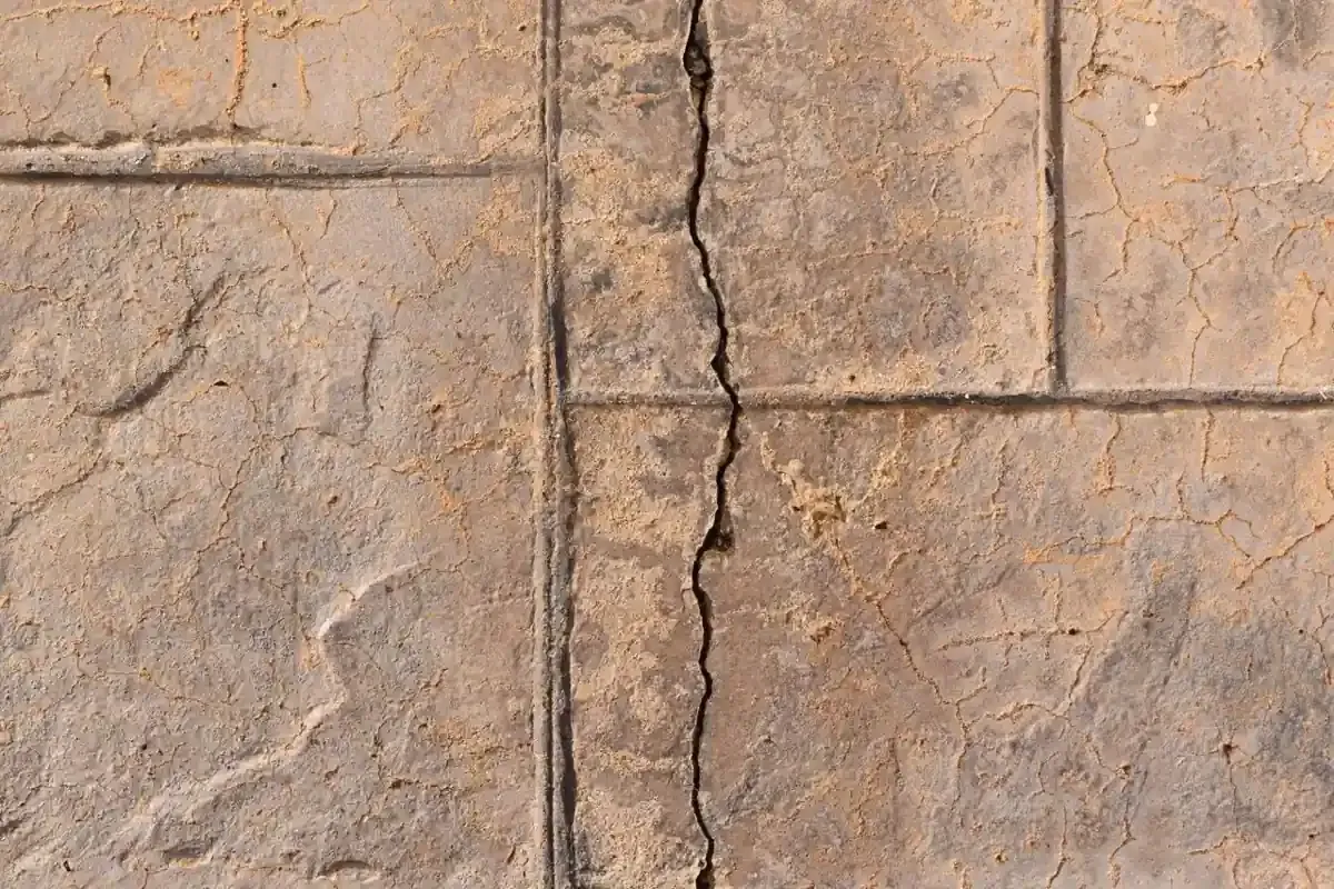 Why Concrete cracks happen