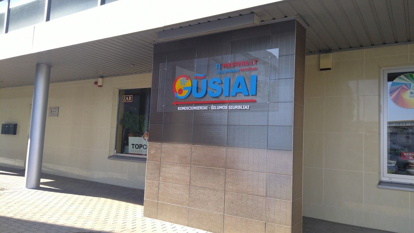 Pastatas su užrašu cusiai