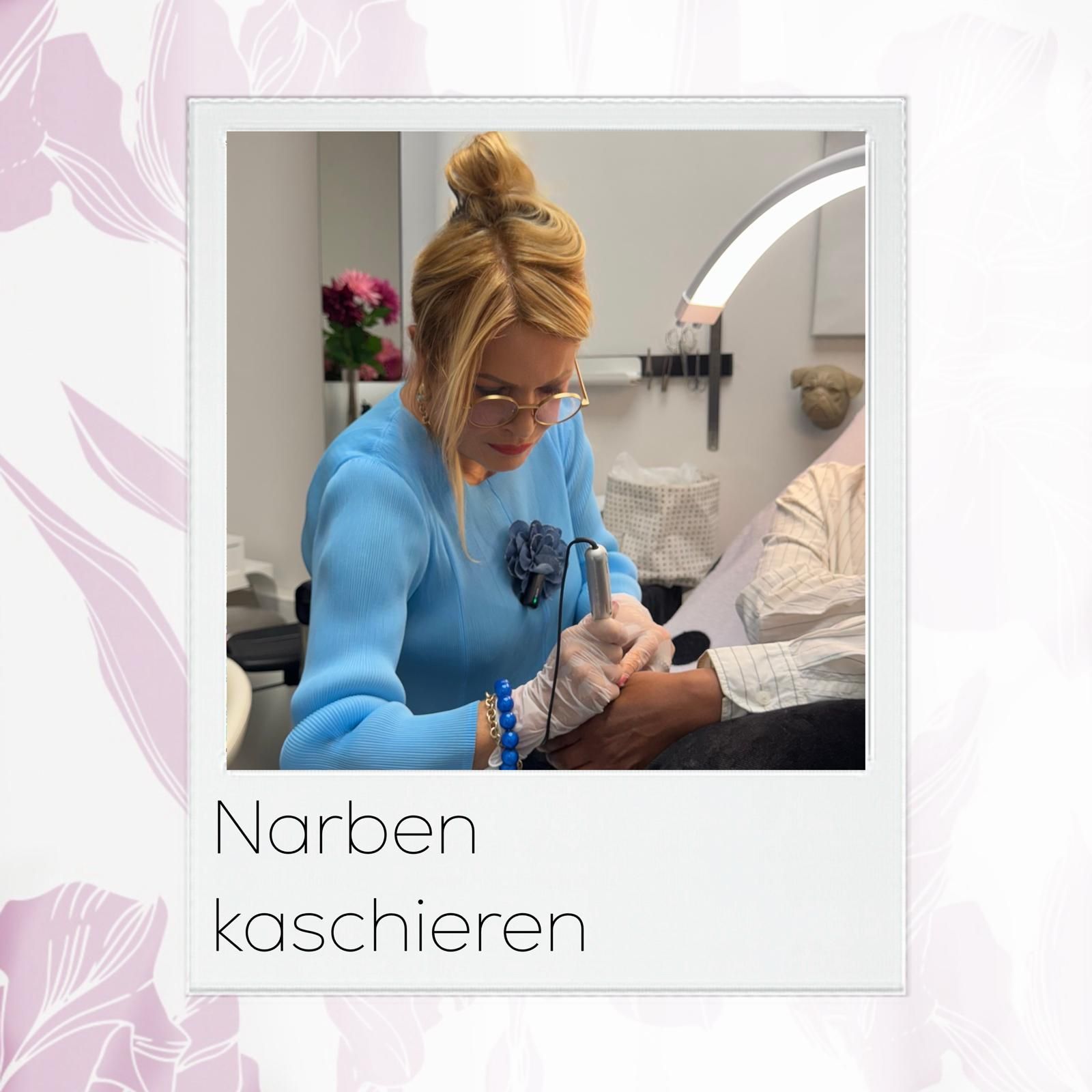 Iris Wolter kaschiert eine Narbe an der Hand eines Mannes mit einem Permanent Make-Ups