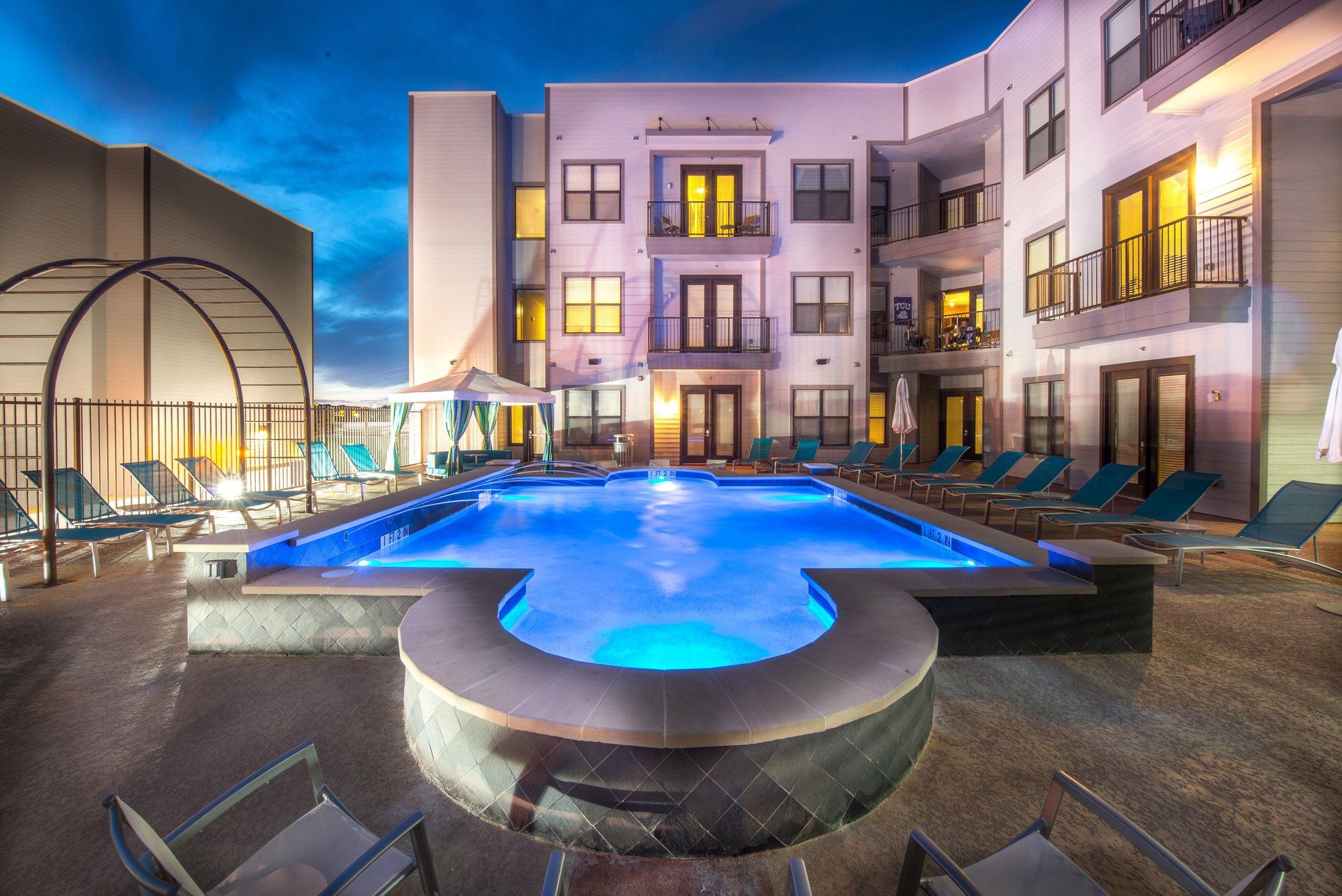 Loft Vue - Pool view