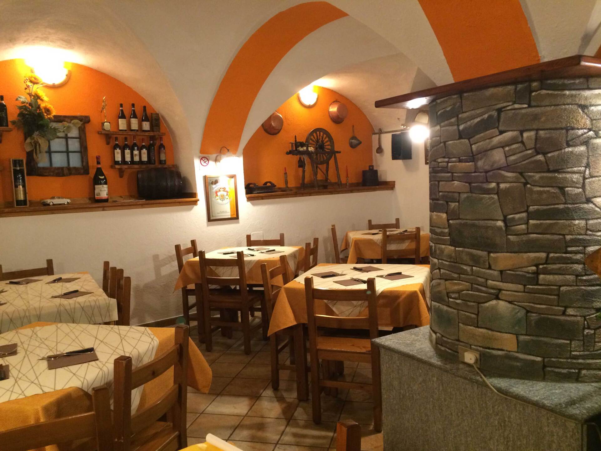 interno locale pizzeria